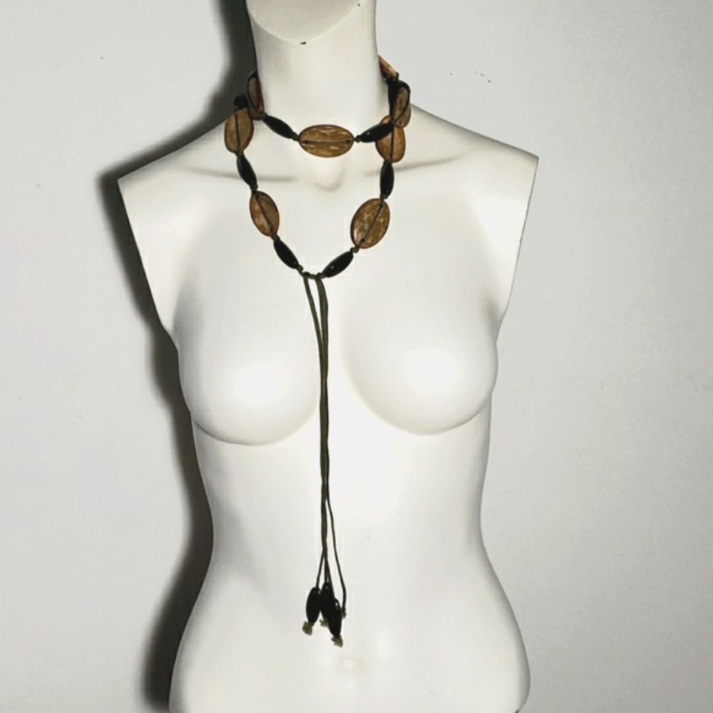Elegant Tan and Black Beaded Belt - Picture 4 of 15